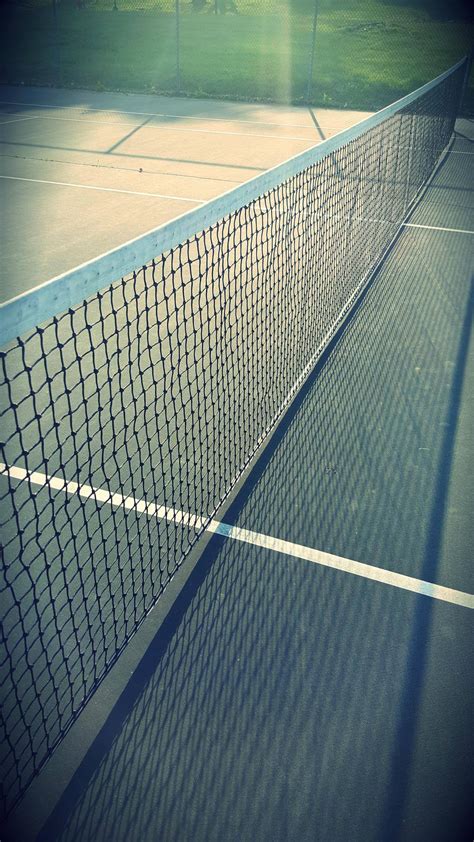 地上的白色网球网-千叶网