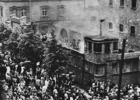 Rok 1956 – pozorna rewolucja [Nieskończenie Niepodległa] | Portal ...