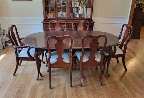 Queen Anne Cherry Dining Room Set