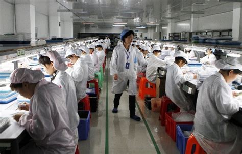 中国工厂工人的工资六七千吗？五年工厂工人道出了真相【工厂工人纪录片】 - YouTube