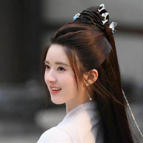 Zhang Linghe: The C-drama star everyone is obsessed with | LSA India