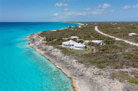 Photo 1 of 7 in An Adventurous Couple Create Their Dream Retreat on San ...