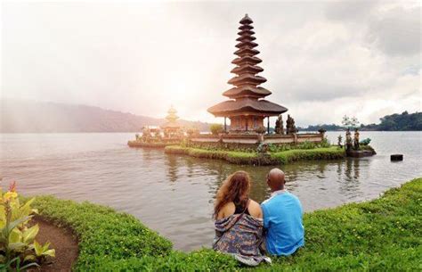 5 Honeymoon Destinations That'd Make You Start Planning Your Wedding