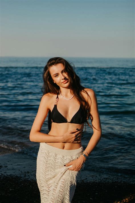 Emma+Myers+Bikini Photos, Download The BEST Free Emma+Myers+Bikini ...