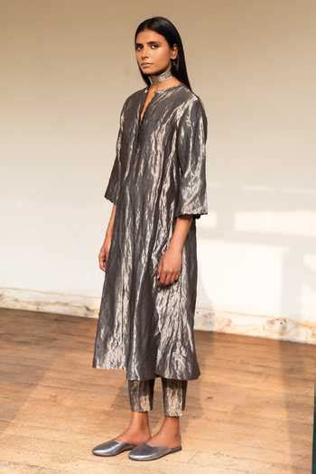 Buy Grey Handloom Tissue Notched Kurta Set For Women by Shorshe ...