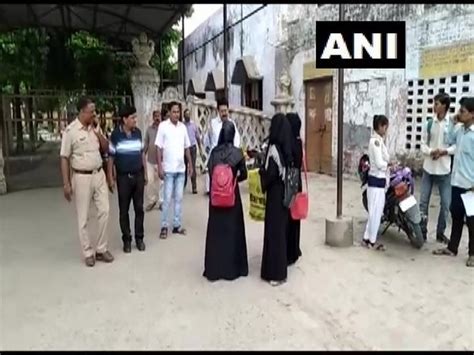 UP: Girls denied entry to Moradabad college for wearing burqa ...