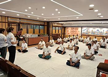 3 Best Yoga Classes in Kolkata, WB - Expert Recommendations