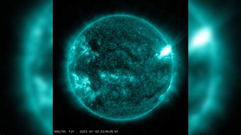 Stunning sight! NASA observatory snaps terrifying X-class solar flare ...