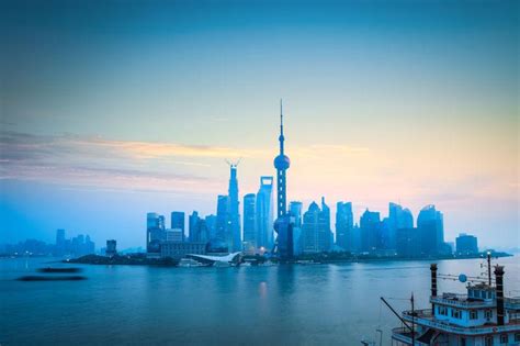 美丽的上海现代建筑图片-蓝天下美丽的上海天际线景观素材-高清图片-摄影照片-寻图免费打包下载