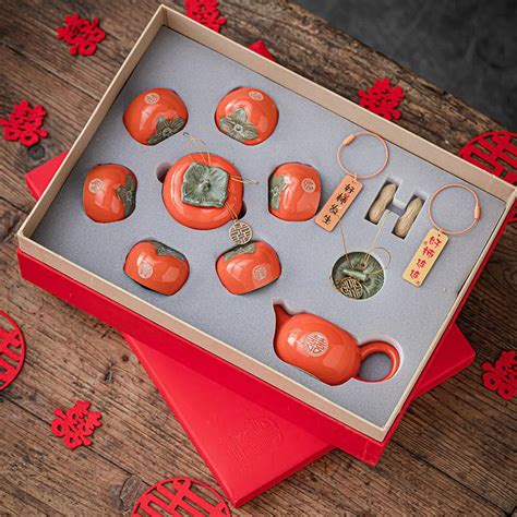 订婚要些什么礼物最新素材