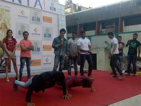 Vidyut Jammwal and Adah Sharma entertain their fans during 'Commando 2 ...