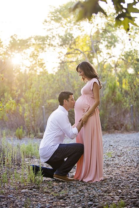 Too cute!! Couple Maternity Poses, Outdoor Maternity Photos, Maternity ...