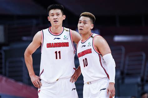 中国男篮新球衣发布霸气定妆照 为何C位不是易建联？