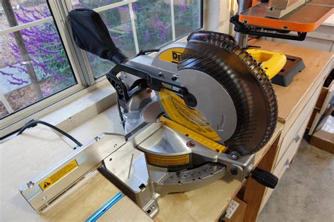 Solid Chop Power: DEWALT 12 INCH Miter SAW (DWS715) REVIEW - Timber Topia