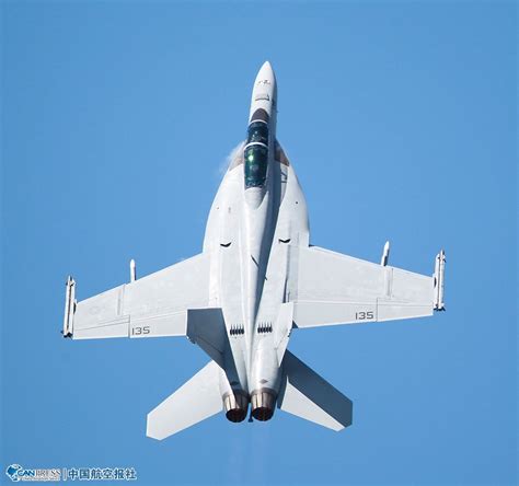 图文：美国海军F-18C大黄蜂战机_新浪军事_新浪网