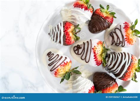 Fresas de chocolate imagen de archivo. Imagen de mezcla - 259106567