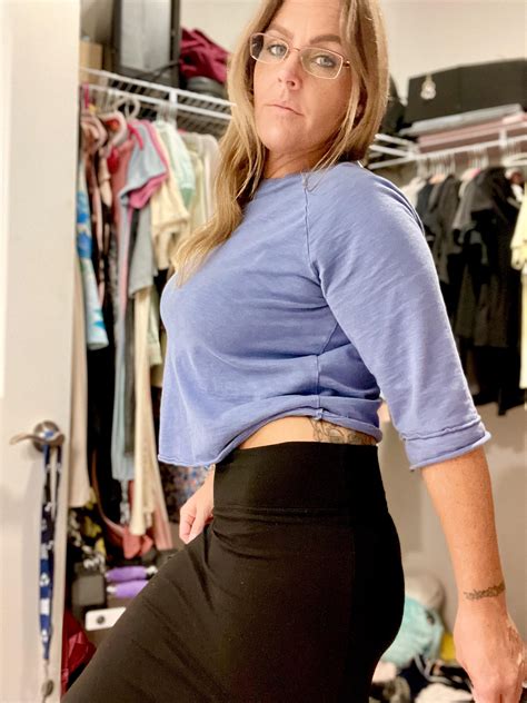 Can I send you selfies while you’re at work? : r/cougars_and_milfs_sfw