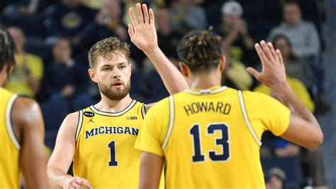 Michigan's Hunter Dickinson, Jett Howard earn weekly Big Ten hoops honors
