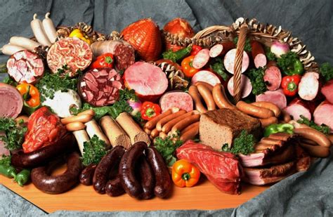 Какие бывают мясные продукты: колбасы и деликатесы со всего света ...