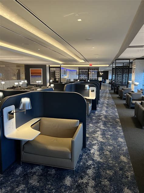 United Polaris Lounge Lax