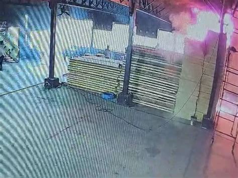 गुजरात : पुल हादसे का वीडियो आया सामने, नदी में गिरते दिख रहे हैं लोग