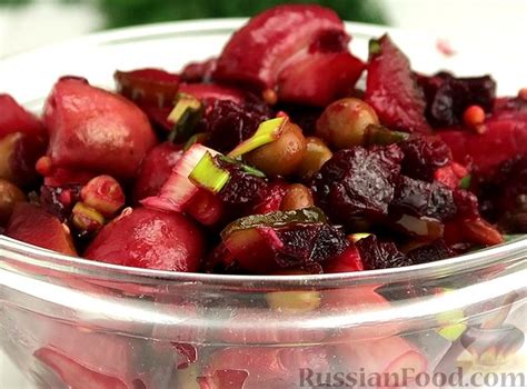Рецепт: Салат из свёклы с маринованными грибами на RussianFood.com