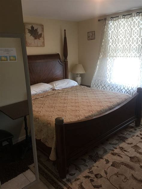 Misquamicut Beach Front Inn Rooms: Pictures & Reviews - Tripadvisor