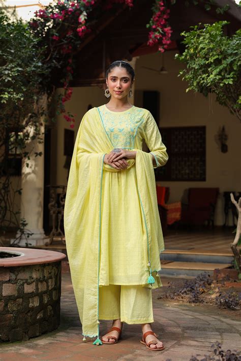 Yellow Lurex Embroidered Kurta Pant Set With Dupatta – Savi India