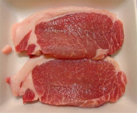 白底生牛肉图片-新鲜的生肉切块素材-高清图片-摄影照片-寻图免费打包下载