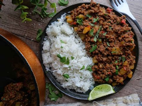 Picadillo Con Papas - Dee's Little Kitchn