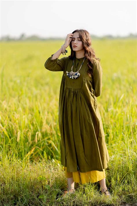 Vrajbhoomi:Side Pleat Kurta – Olive