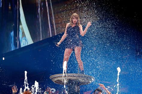 Taylor-Swift-on-Reputation-Stadium-Tour-in-Melbourne-2 - SAWFIRST | Red ...