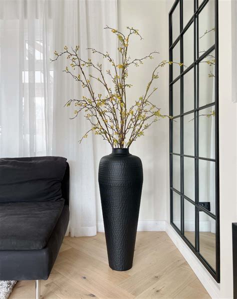 80cm Tall Black Hammered Vase - UK - Kiss My Pampas | Floor vase decor ...