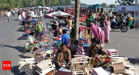 Flea market thrives amid mall culture | Vadodara News - Times of India