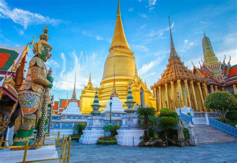 is wat pho in november 1 in bangkok due to queen