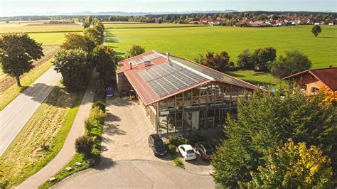 Heating with photovoltaic power in a commercial building