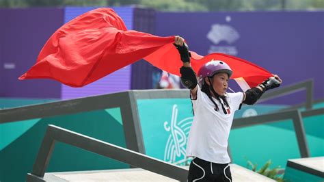 13岁崔宸曦获滑板女子街式金牌 成中国最年轻亚运冠军-新华网