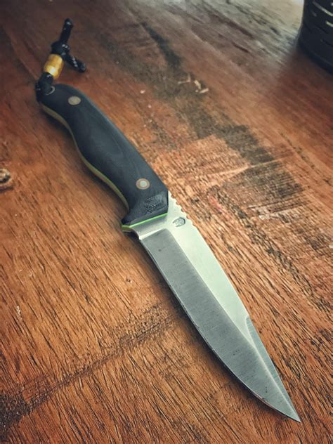 How do you EDC a fixed blade? : r/EDC