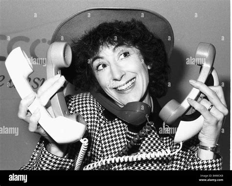 Maureen lipman Black and White Stock Photos & Images - Alamy