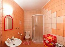bagno arancione stanza da bagno arancione immagine stock immagine di bagno arancione stanza da bagno arancione immagine stock immagine di