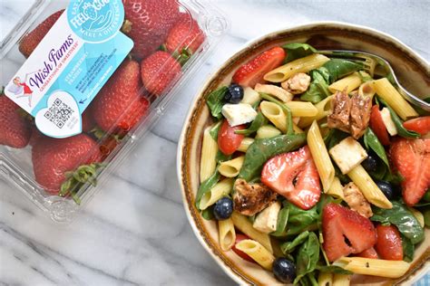 Healthy Berry Balsamic Pasta Salad Recipe | Wish Farms
