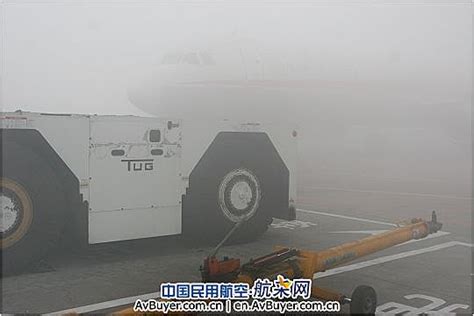 成都机场遭遇雷暴天气 近9000名旅客行程受阻_国内新闻_新闻中心_应急中国网