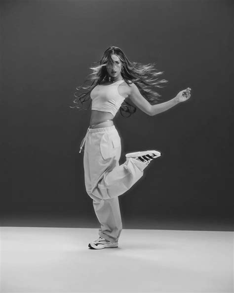 𝔱𝔞𝔱𝔢 𝔪𝔠𝔯𝔞𝔢 💫 in 2025 | Dance picture poses, Dance photography poses ...