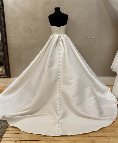 Essense of Australia D2952 Sample Wedding Dress Save 52% - Stillwhite