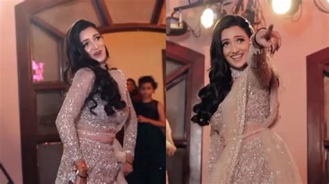 Groom blushes as bride dances to Katrina Kaif’s ‘Teri Ore’, video goes ...