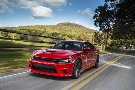 707-Horsepower Dodge Charger SRT Hellcat Earns EPA Highway Fuel-Economy ...