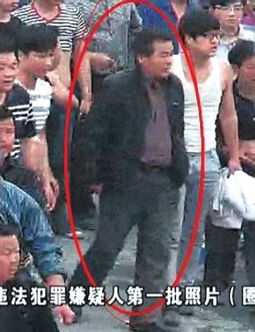 杭州通报：数辆警车被掀翻 两嫌疑人自首-搜狐新闻