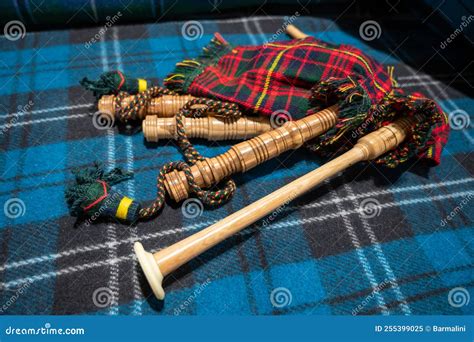 Symbols of Scotland - Wollen Tartan Textile and Handmade Musical ...