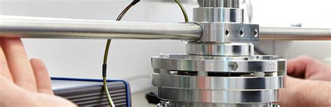 Calibration of force measuring instruments by HKM