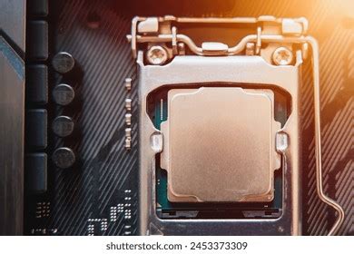 CPU Inside a Computer 的图像结果